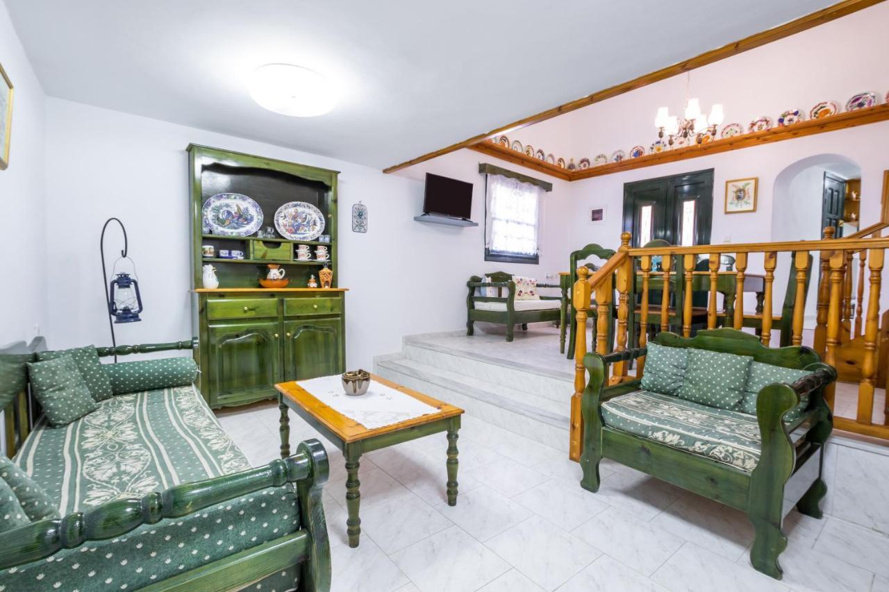 Mertonas Villa 키라파나기아 외부 사진
